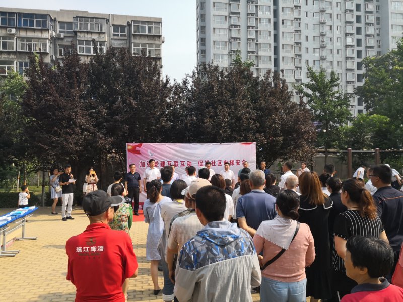 电梯安全乘坐宣传进社区