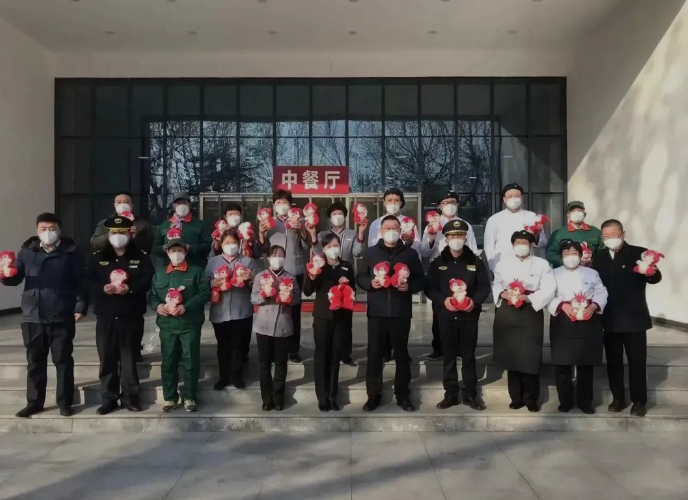 新春慰问送温暖 关怀走访暖人心| 物业公司领导班子开展春节走访慰问