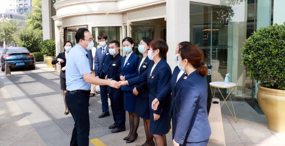 河北旅投集团中秋节走访慰问值班值守干部职工