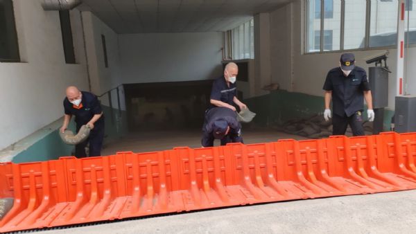 风雨中逆行，守护里的担当​​——物业集团全力筑